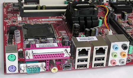 Разъёмы задней панели на плате Foxconn 925XE7AA-8EKRS2