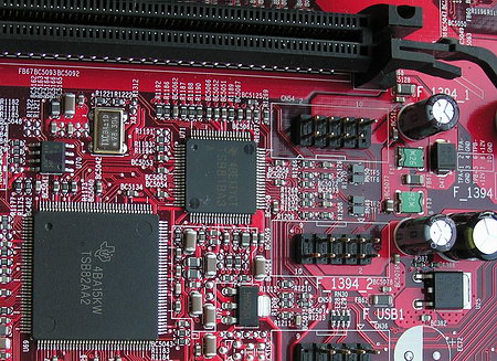 Контроллер IEEE 1394b/a на плате Foxconn 925XE7AA-8EKRS2