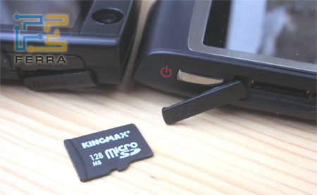 Сравнение слотов расширения: слева Samsung Ultra Messaging i600, справа HTC S650 (Cavalier)