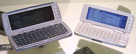 Nokia 9500 (�����) � Nokia 9300 (������)