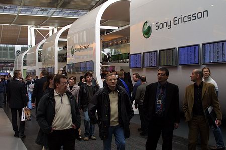 CeBIT 2005: Мобильные телефоны Sony Ericsson