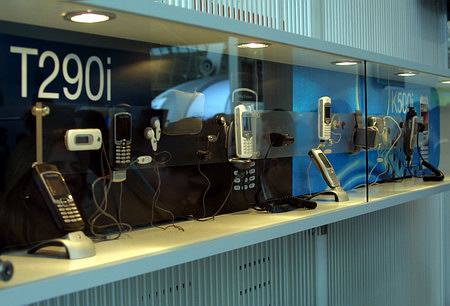 CeBIT 2005: Мобильные телефоны Sony Ericsson
