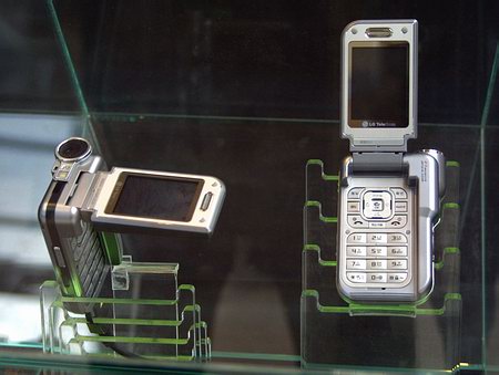 CeBIT 2005: Мобильные телефоны Pantech