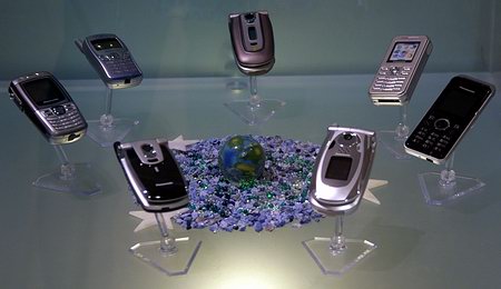 CeBIT 2005: Мобильные телефоны Panasonic