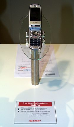 CeBIT 2005: Мобильные телефоны Sharp