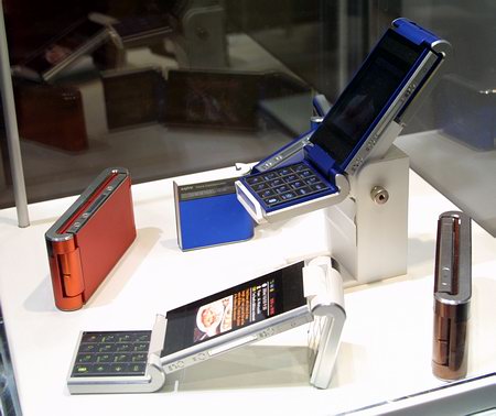CeBIT 2005: Мобильные телефоны Sanyo
