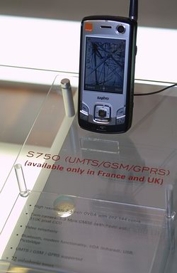 CeBIT 2005: Мобильные телефоны Sanyo