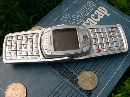 Nokia 6822 - �������� ��� ������ � QWERTY-�����������
