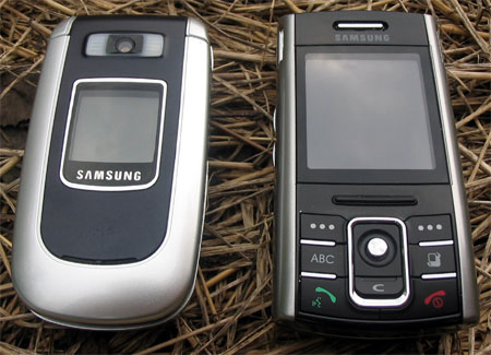 Samsung D720 (справа) и Samsung D730 (слева) в закрытом состоянии