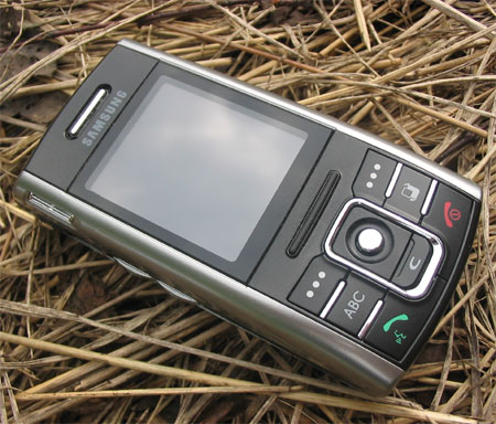 Samsung D720 в закрытом состоянии
