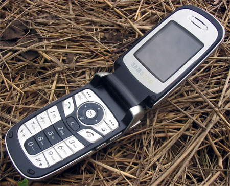 Samsung D730 в открытом состоянии