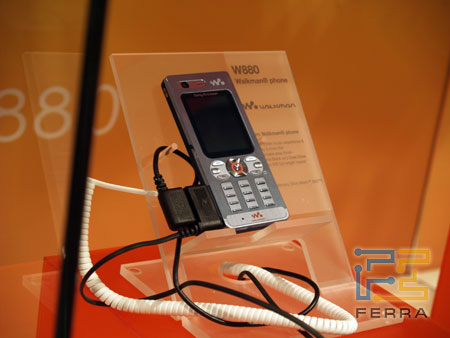 Sony Ericsson W880i 1