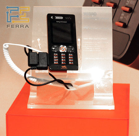Sony Ericsson W880i 2