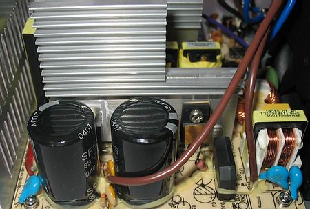 блок питания POWER MAN IW-ISP300A2-0. На входе установлены две емкости по 470мкФх200В