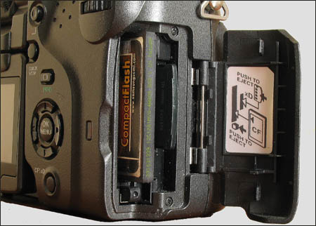 Olympus C-7070 - CompactFlash