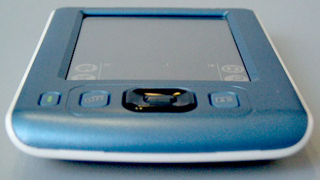 palmOne_Zire_31_down_side.jpg