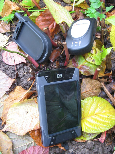 HP iPAQ hx4700 � Bluetooth-GPS-GPRS-������ GlobalSat BT-318 (gps_gprs.jpg)