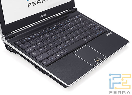 ASUS U1F: панель вокруг клавиатуры покрыта натуральной кожей