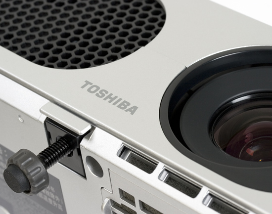 Toshiba TLP-XD2000: ���������� �������� � ����� ��-��������� � ������� ��������. ��������������� ��������� - 25 000 ������