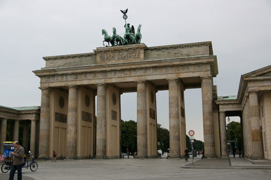 IFA 2007: Берлин, Бранденбургские ворота. Вид со стороны Унтер-ден-Линден