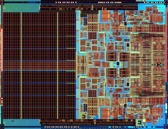 На изображении процессора видны парные структуры – свидетельство наличия двух ядер