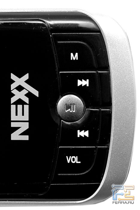 Медиаплеер NEXX NF-920: кнопки находятся в горизонтальном положении