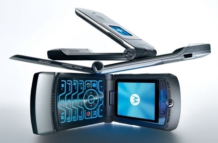 Motorola RAZR V3 - один из самых продаваемых мобильников за всю историю телекома, настоящий бренд в мире связи, породивший массу клонов
