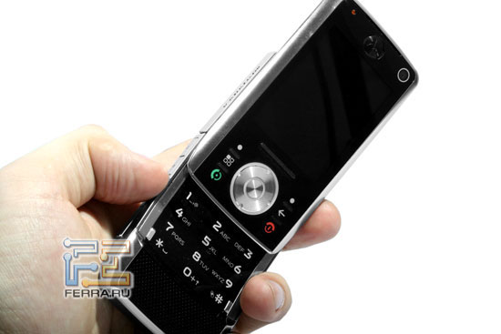 Motorola RIZR Z10: � ���� 2
