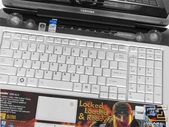 Toshiba Satellite X205-SLi3: ����������