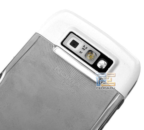 ��������� QWERTY-���������� � ������������ 3-�������������� �������: Nokia E71 2