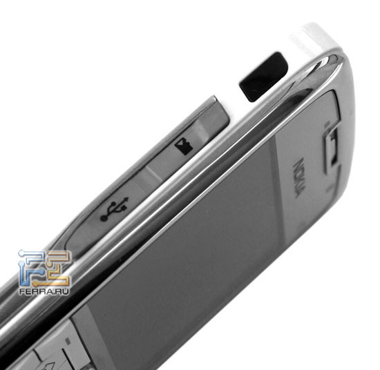 ��������� QWERTY-���������� � ������������ 3-�������������� �������: Nokia E71 5