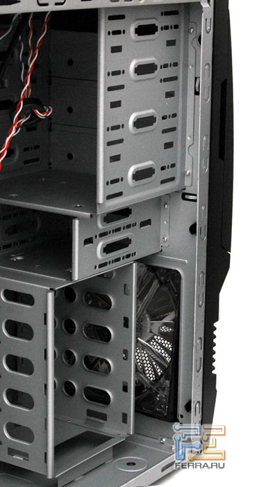 AeroCool AE Plus: ������ ��� ������� ��������� � ������ ������