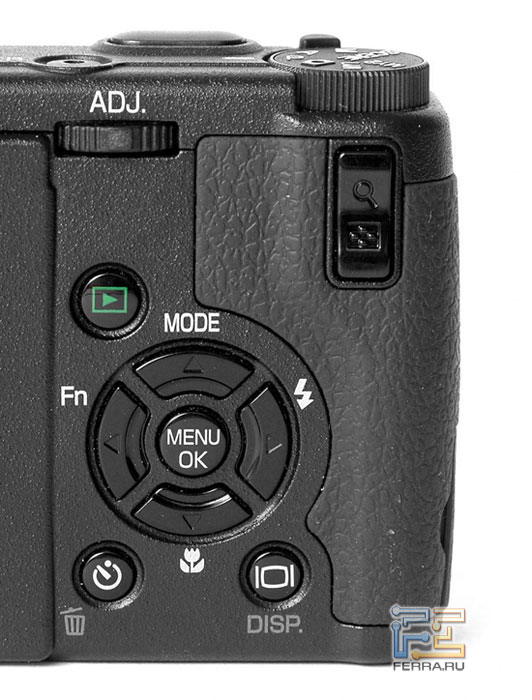 У Ricoh GR DIGITAL II есть все необходимые кнопки