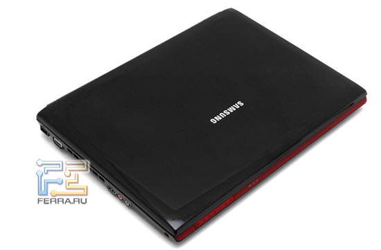 Samsung NP-R560: внешний вид в закрытом состоянии