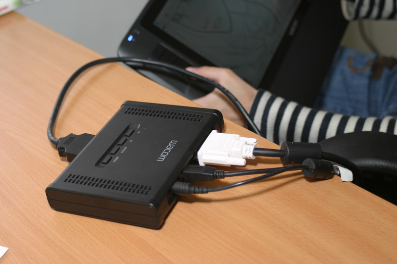 Wacom Cintiq 12WX: break-out box