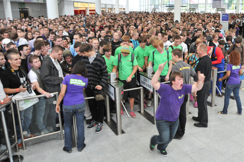 GamesCom – Толпу посетителей GamesCom еле удается сдержать