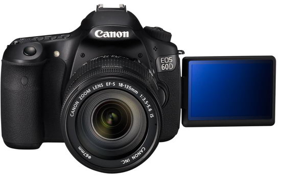 Угол раскрытия дисплея Canon EOS 60D впечатляет. До того жестких ограничений, как в зеркалках Sony, в этом месте нет.