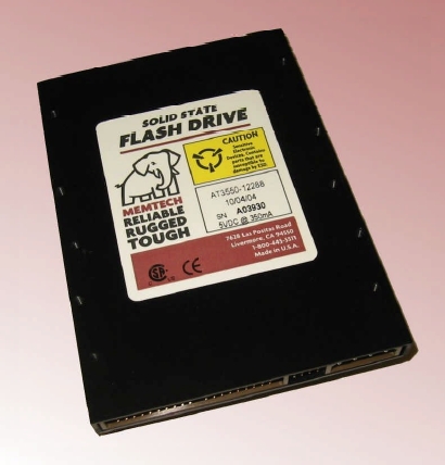 Один из первых доступных SSD с интерфейсом IDE - поначалу всё для военных