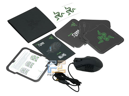 Все содержимое коробки Razer Naga