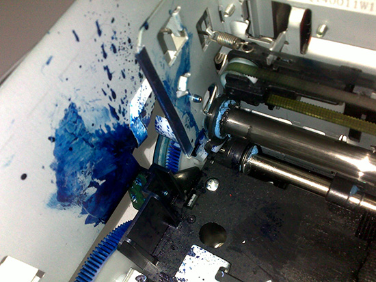 Неоригинальные чернила проникают в механизм принтера, что приводит к выходу устройства из строя.
