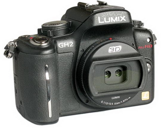 Гибридная камера Lumix GH2 с установленным объективом для 3D-съемки
