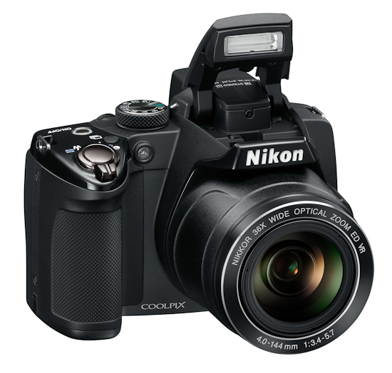 Nikon Coolpix P500: вид спереди