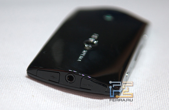 Верхний торец корпуса Sony Erisson Xperia Neo: HDMI, micro-USB, миниджек