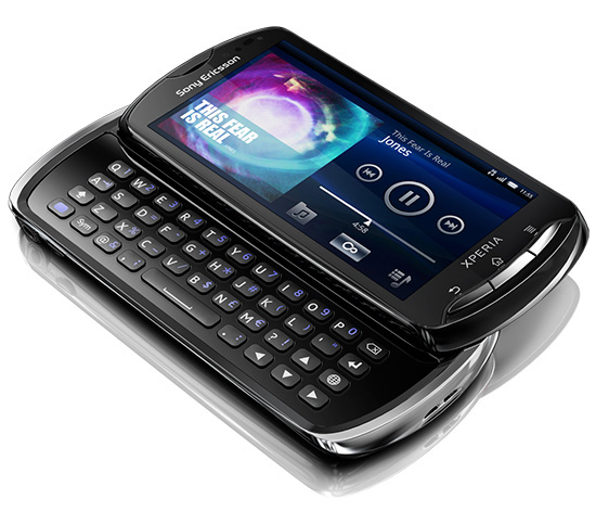 Черная версия Sony Ericsson Xperia Pro в разложенном виде