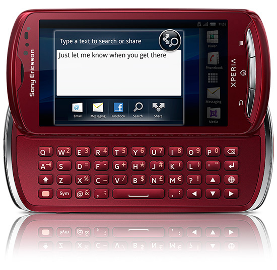 Красная версия Sony Ericsson Xperia Pro в разложенном виде