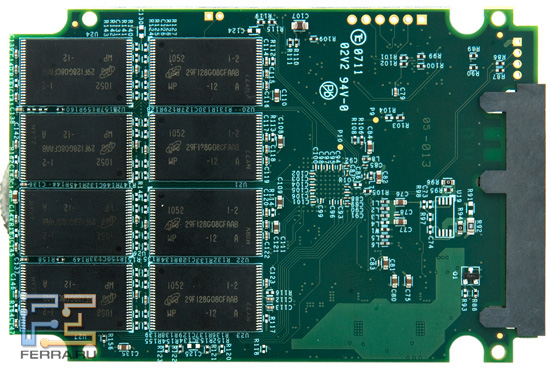 Всего на плате располагается 16 чипов флэш-памяти