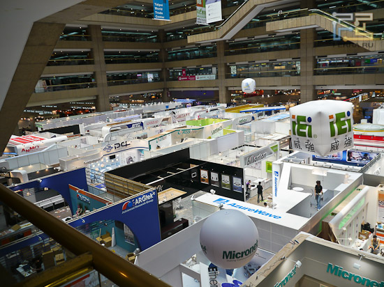 Вид сверху на Computex 2011