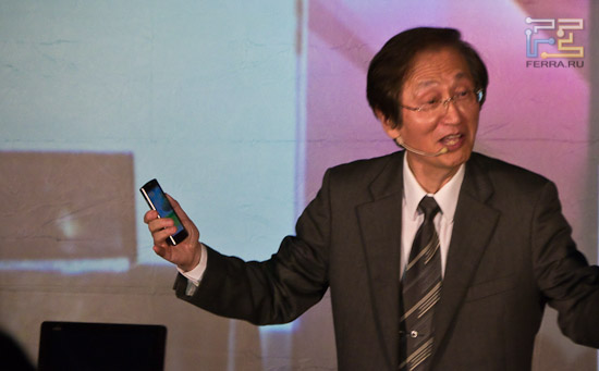 Телефонный модуль PadPhone в руках Johnny Shih