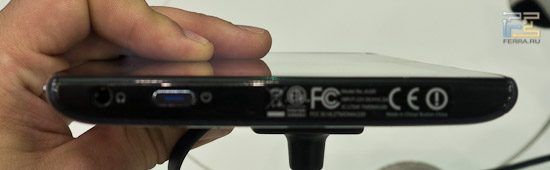Acer Iconia Tab A100 вид сверху. Кнопка включения и разъем наушников.
