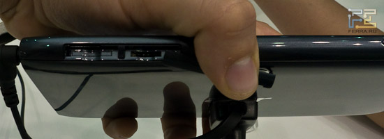 Acer Iconia Tab A100. Разъем microSD и отсек для SIM карты